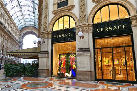 versace piazza luigi einaudi milano|versace dati italia.